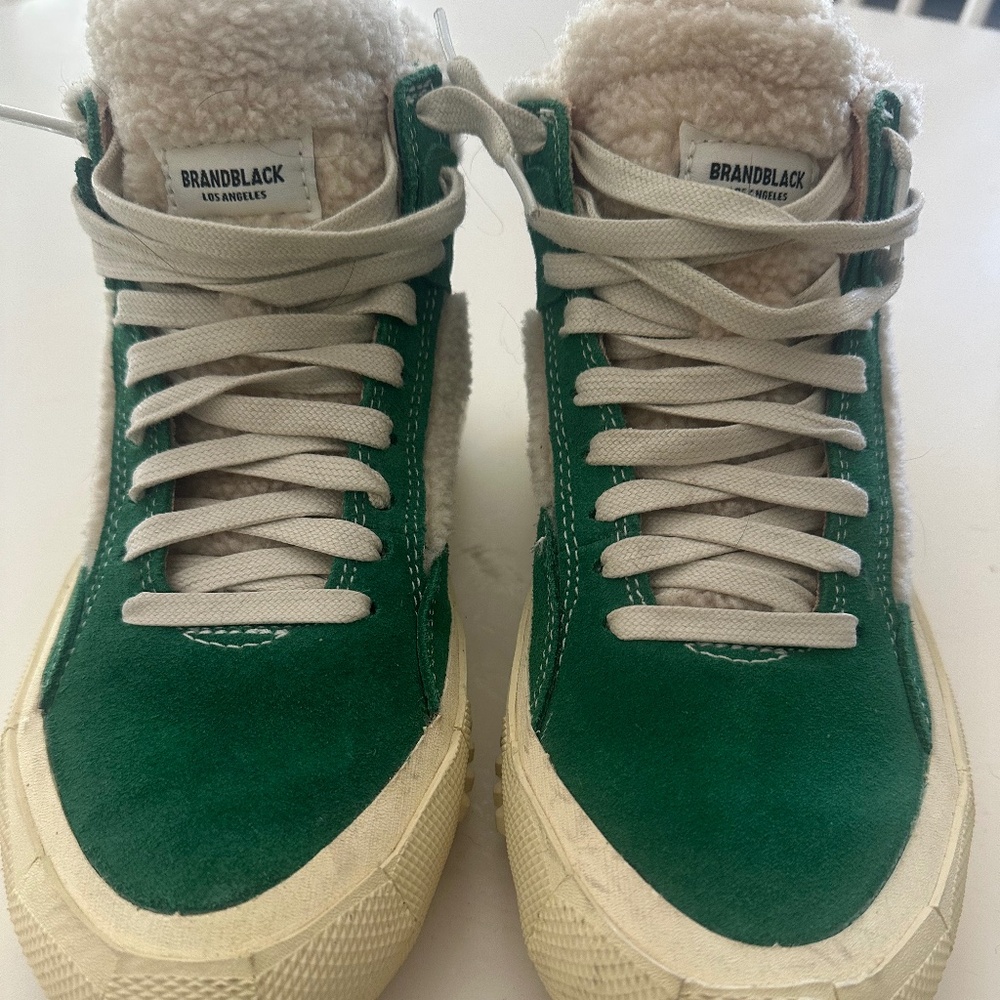 Brandblack Women’s Capo Faux Shearling size 6.5